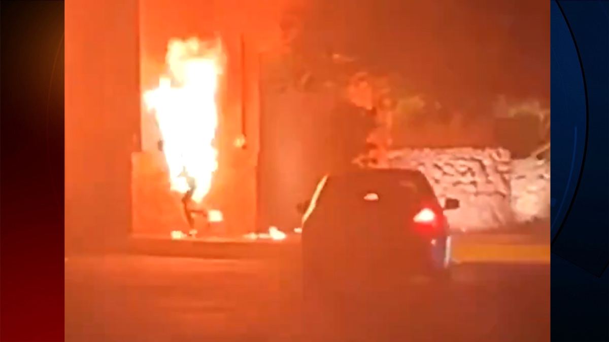 জর্ডানে সরকারি ভবনের সামনে নিজের শরীরে আগুন দিলেন এক ব্যক্তি