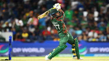 ছক্কা মেরেও ‘হৃদয় ভাঙলো’ হৃদয়ের