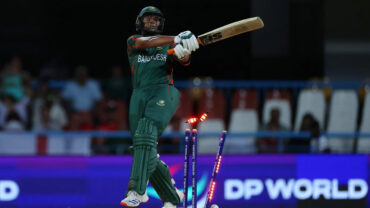 ‘লজ্জার রেকর্ডে’ নাম লেখালেন রিয়াদ