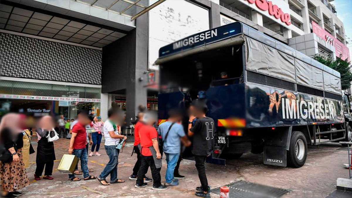 মালয়েশিয়ায় শপিং মল থেকে ১০ বাংলাদেশি আটক