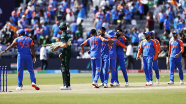 ভারতের বিপক্ষে ম্যাচ হারায় কঠোর সমালোচনার মুখে পাকিস্তান