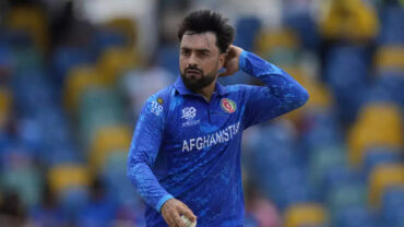 ব্যাট ছুঁড়ে মারায় শাস্তি পেলেন রশিদ