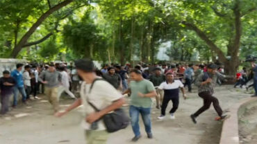ঢাবিতে কোটা আন্দোলনকারী ও ছাত্রলীগের মধ্যে দফায় দফায় সংঘর্ষ, আহত শতাধিক