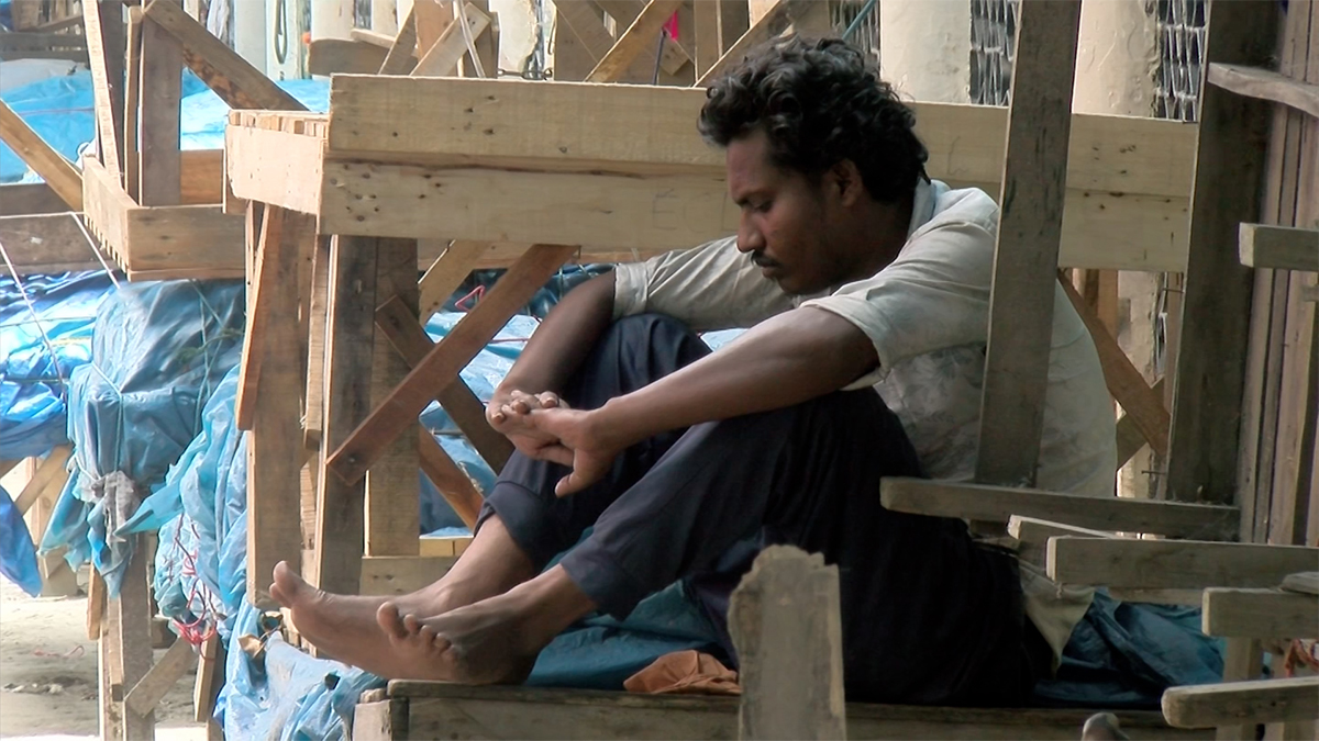 কারফিউয়ে ফুটপাতের হকারদের কথা ভাবেনি কেউ