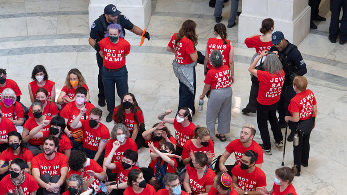 নেতানিয়াহুর যুক্তরাষ্ট্র সফরের প্রতিবাদে বিক্ষোভ