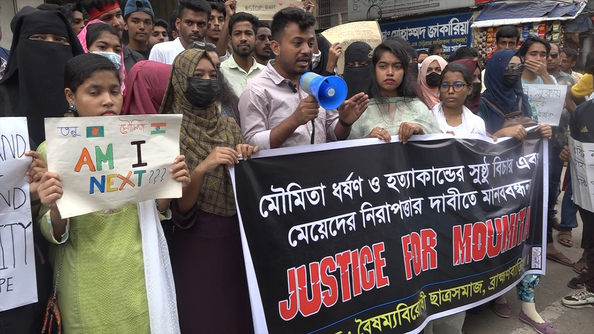 ভারতে নারী চিকিৎসককে ধর্ষণ ও হত্যার প্রতিবাদে ব্রাহ্মণবাড়িয়ায় শিক্ষার্থীদের মানববন্ধন