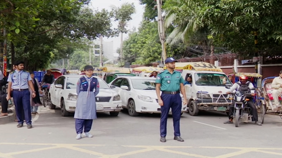 কর্মব্যস্ত চেহারায় ফিরেছে রাজধানী
