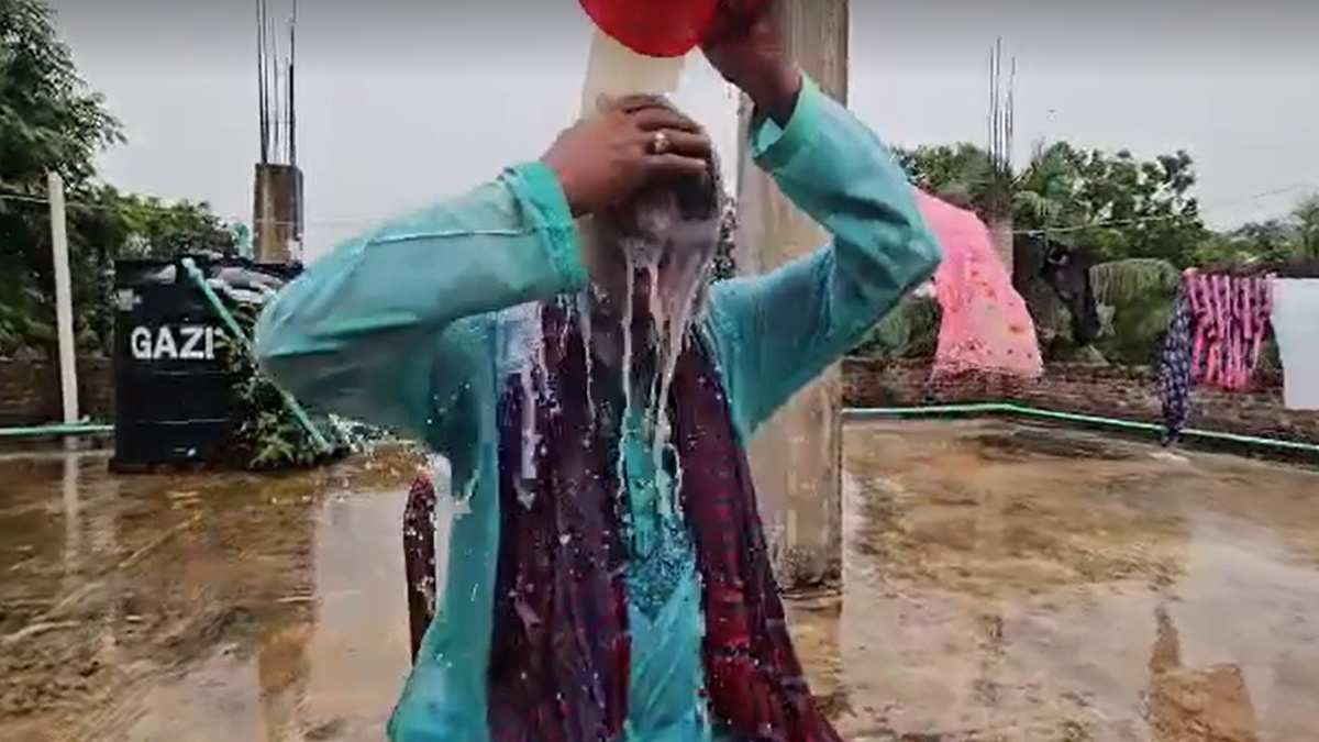 দুধ দিয়ে গোসল করে আওয়ামী লীগ ছাড়লেন ইউপি চেয়ারম্যান