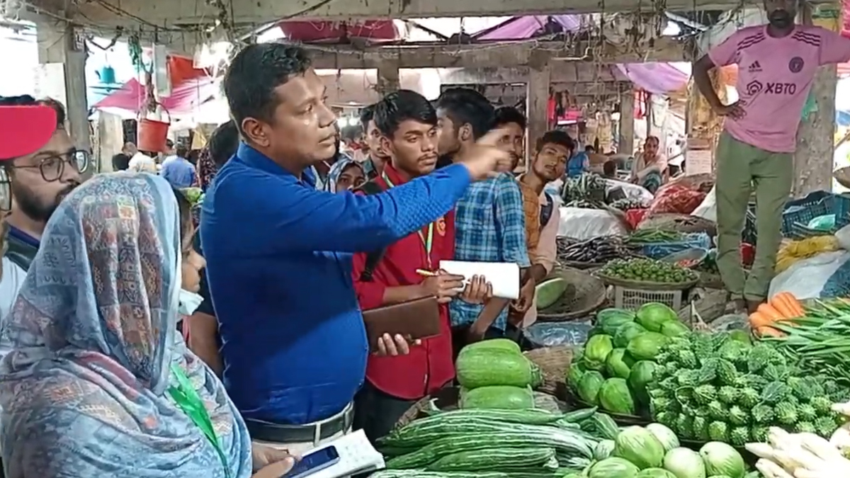 হবিগঞ্জে ভোক্তা অধিদফতরকে নিয়ে শিক্ষার্থীদের বাজার মনিটরিং