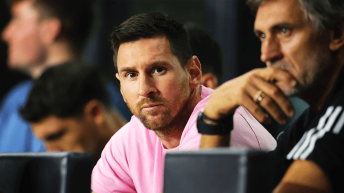 মেসির মাঠে ফেরা নিয়ে যা জানালেন মায়ামি কোচ