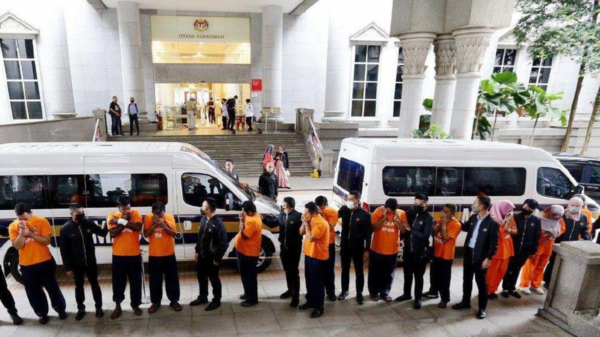 দুর্নীতির দায়ে মালয়েশিয়া ইমিগ্রেশনের কর্মকর্তাসহ ১২ জন রিমান্ডে