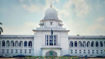 আওয়ামীপন্থি ৬১ আইনজীবীর জামিন স্থগিত