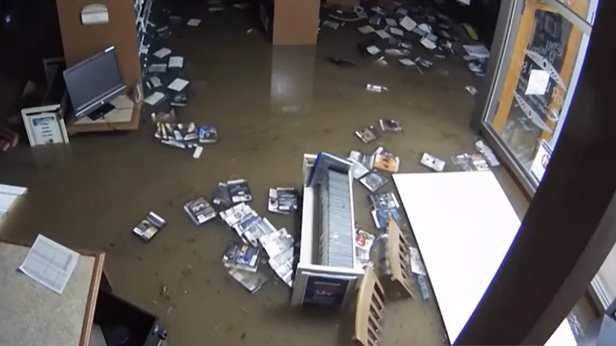 যুক্তরাষ্ট্রে লাইব্রেরিতে বন্যার পানি ঢুকে নষ্ট ১১৯ কোটি টাকা মূল্যের বই