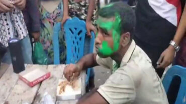 নাচানোর পর মোরগ-পোলাও খাইয়ে আপ্যায়ন করা হলো চোরকে