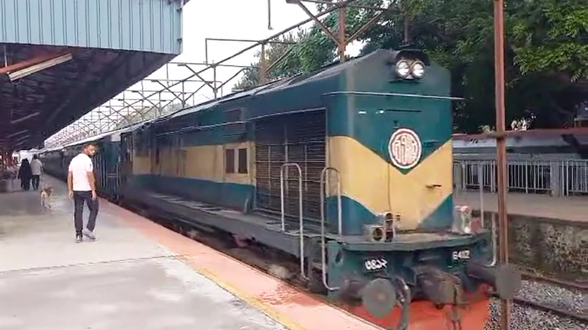 সীমিত পরিসরে আবারও চালু মেইল, কমিউটার ও লোকাল ট্রেন