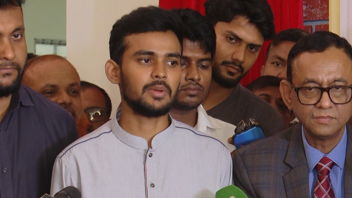 বৈষম্যবিরোধী আন্দোলন এখনই রাজনৈতিক দল গঠন করছে না: উপদেষ্টা আসিফ