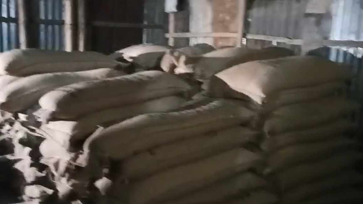 গাইবান্ধায় ত্রাণের ১’শ বস্তা চালসহ গোডাউন সিলগালা