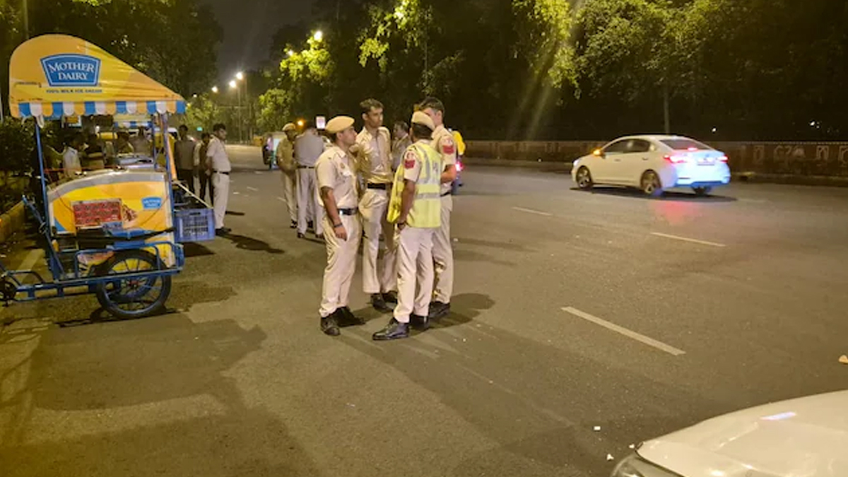 নতুন মোবাইল কিনে বন্ধুদের ‘ট্রিট’ না দেয়ায় কিশোরকে হত্যা