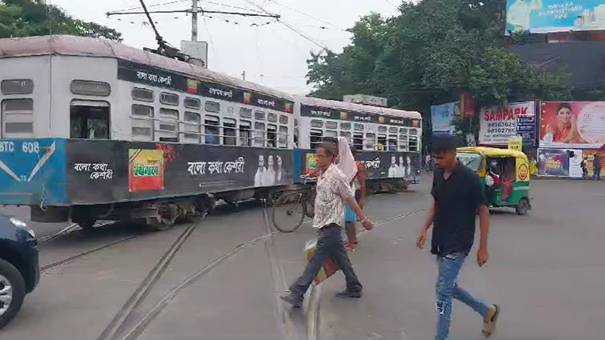 কলকাতার ঐতিহ্যবাহী ট্রাম বন্ধের ঘোষণা পশ্চিমবঙ্গ সরকারের