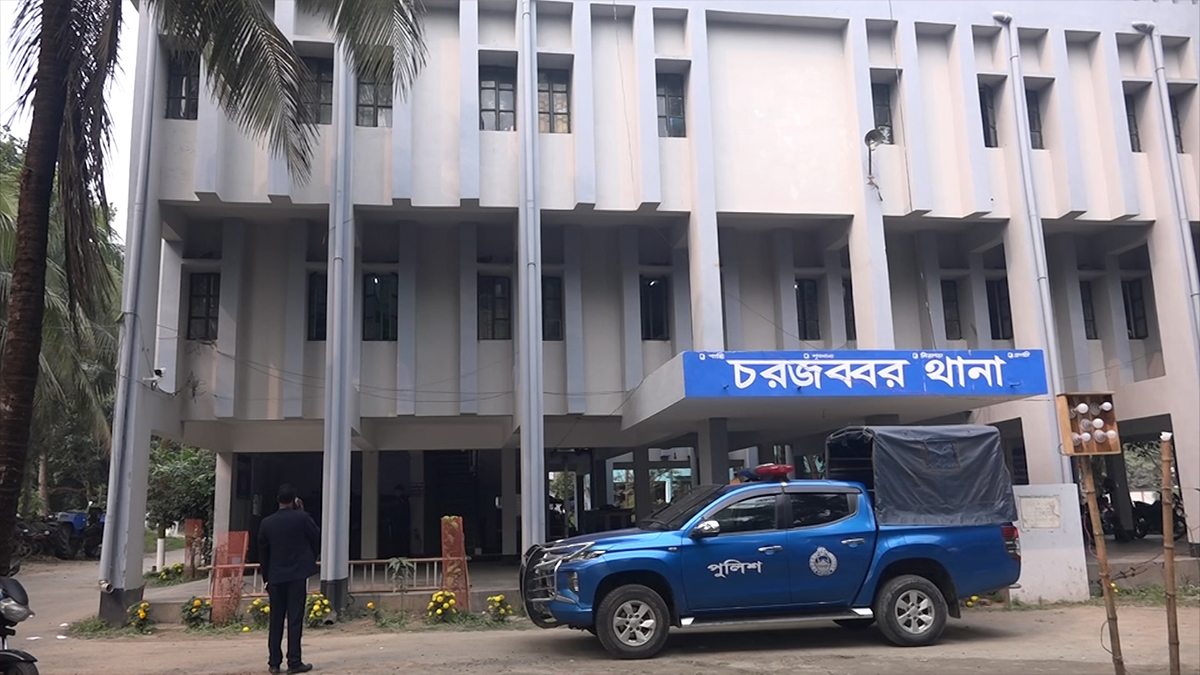 সুবর্ণচরে হাত-পা বেঁধে ৩ সন্তানের জননীকে নির্যাতনের অভিযোগ