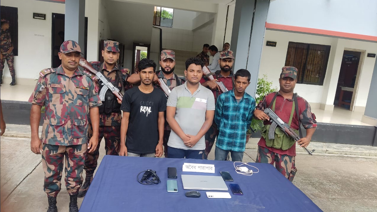 চাকরির নামে ভারতে পাচার, সাতক্ষীরা সীমান্তে তিন যুবক আটক