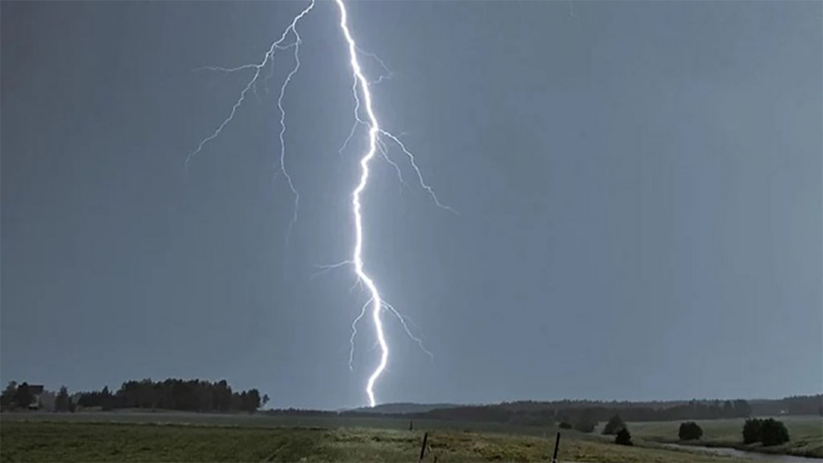 ঠাকুরগাঁওয়ে বজ্রপাতে ৩ জনের মৃত্যু