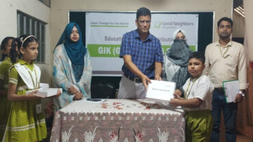 মিরপুরে ৩২৩ শিক্ষার্থীর মাঝে স্কুল ব্যাগ ও পুষ্টিকর খাদ্য বিতরণ গুড নেইবারসের