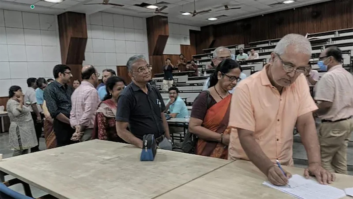 আর জি করের ৫০ চিকিৎসকের গণইস্তফা