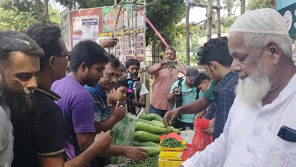 সিন্ডিকেট ভাঙতে সাতক্ষীরায় বিনা লাভের দোকান
