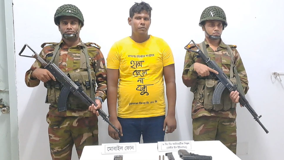 চুয়াডাঙ্গায় সেনাবাহিনীর অভিযান, পিস্তল-গুলিসহ গ্রেফতার ১