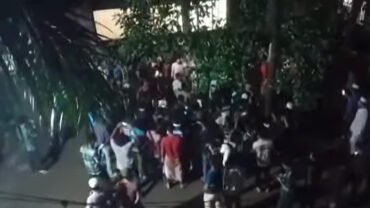 শিক্ষার্থী নির্যাতনের বিচারের দাবিতে মধ্যরাতে ঢাকা কলেজে বিক্ষোভ