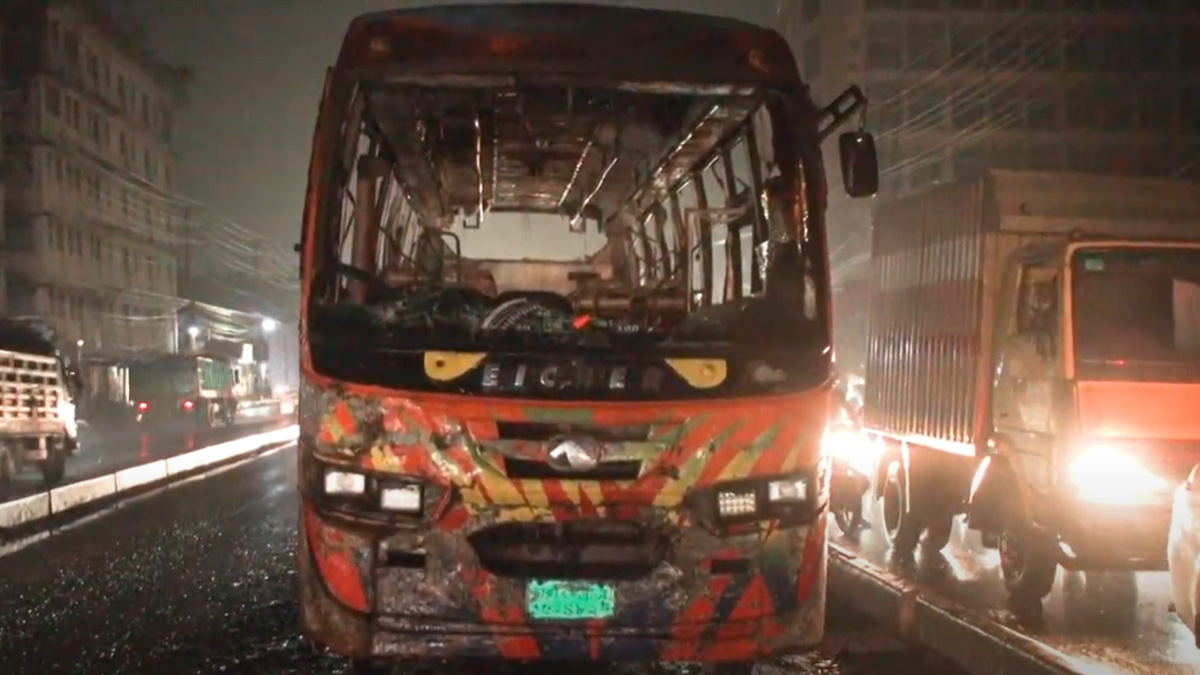 গাজীপুরে বাসচাপায় যুবক নিহত, ৩ বাসে আগুন