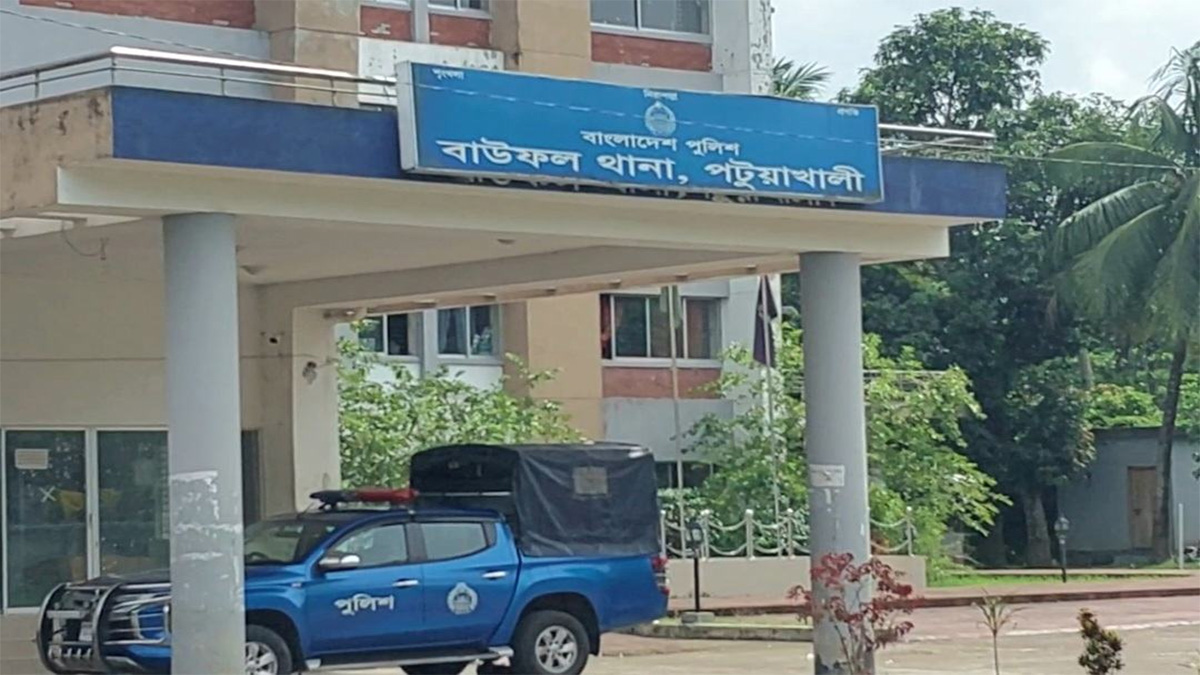 মোবাইল নিয়ে হাসপাতালে মা, এসে দেখলেন মেয়ের ঝুলন্ত লাশ