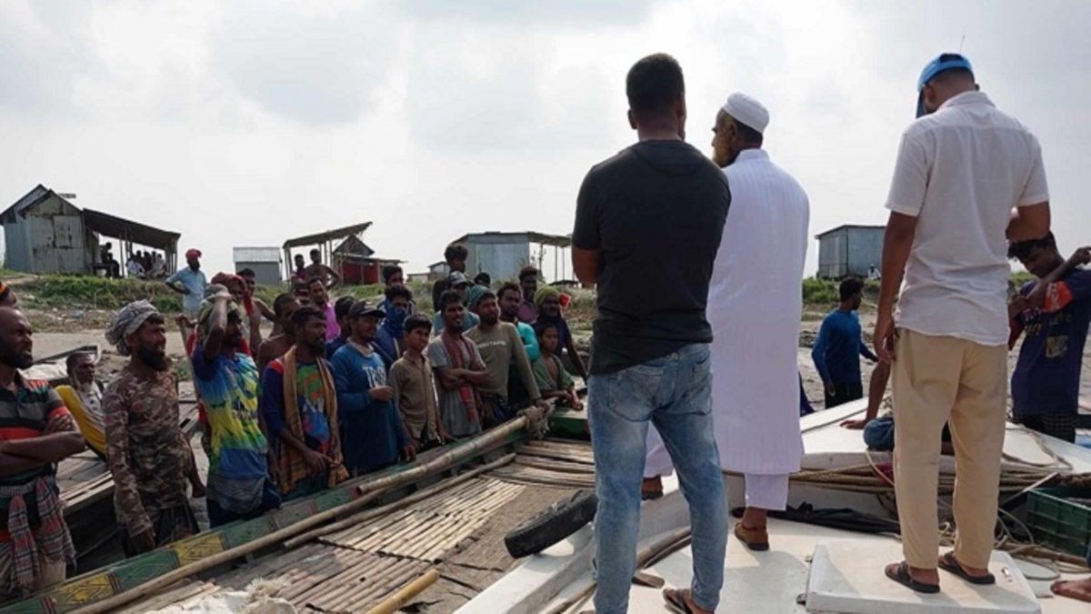 শিবচরে ইলিশ রক্ষা অভিযানে গিয়ে তোপের মুখে মৎস্য অফিসের টিম