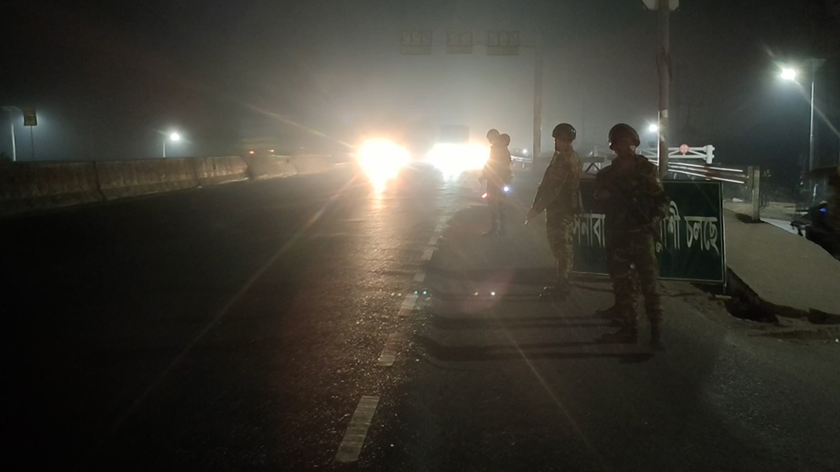 মহাসড়কে শৃঙ্খলা ফেরাতে যৌথ বাহিনীর অভিযান