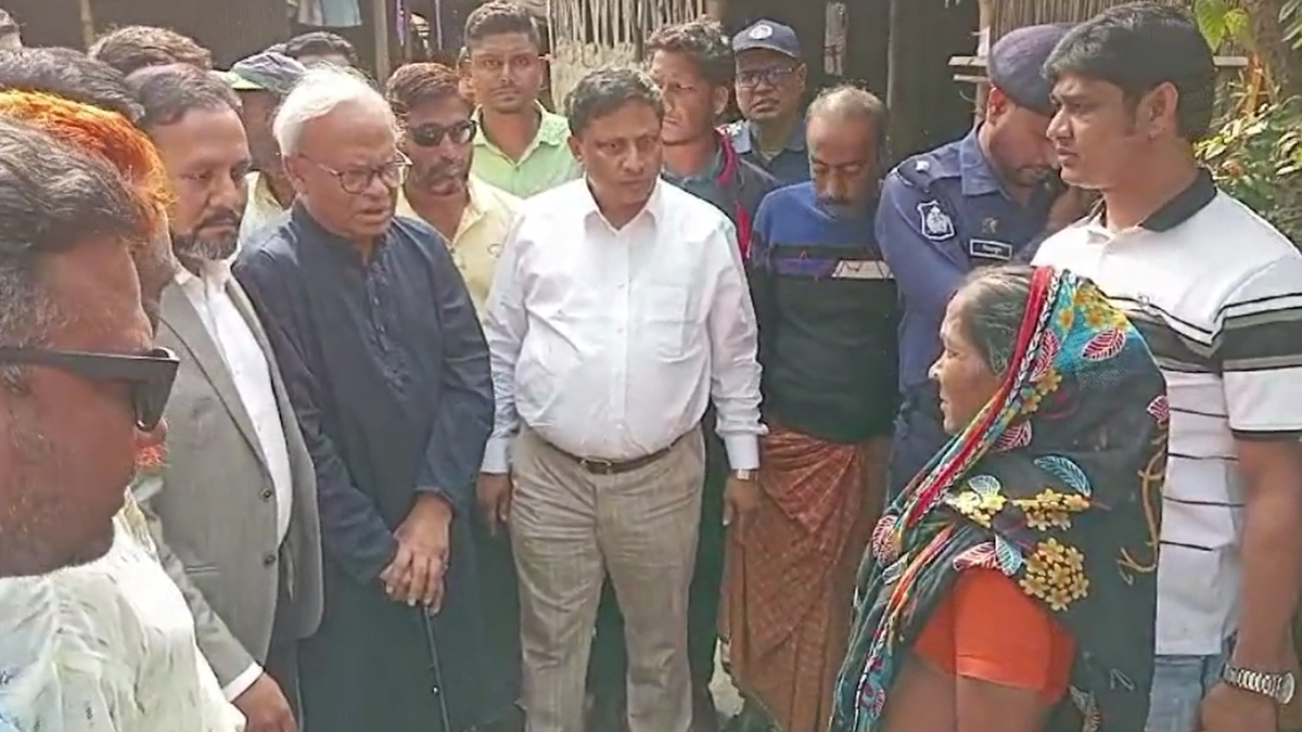 আ. লীগ কর্মীকে পেটানোর ভিডিও ভাইরাল: ভুক্তভোগীর বাসায় বিএনপি নেতা রিজভী