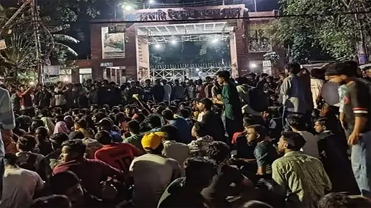 শিক্ষার্থীদের নতুন কর্মসূচি, অনির্দিষ্টকালের জন্য বন্ধ ঘোষণা তিতুমীর কলেজ