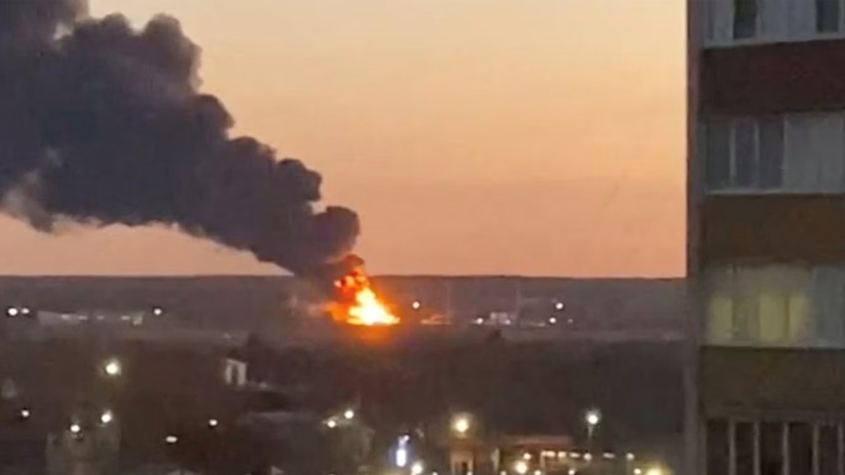 যুদ্ধ শুরুর পর রাশিয়ায় সবচেয়ে বড় ড্রোন হামলা ইউক্রেনের