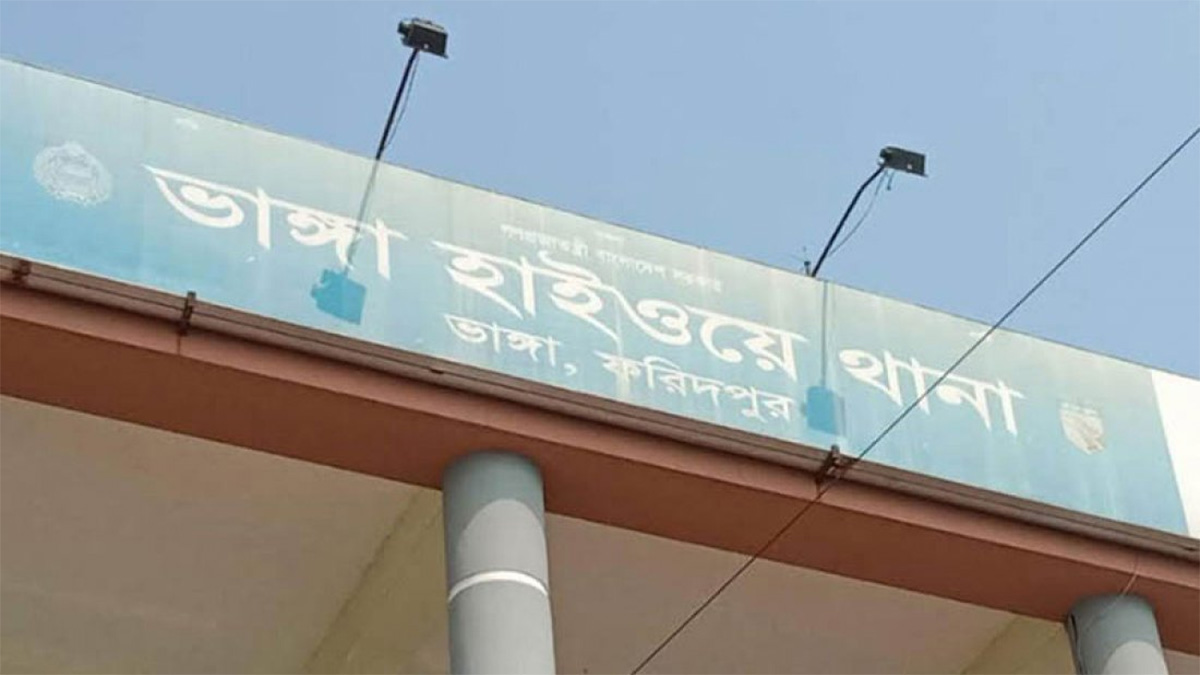 রাস্তা পারের সময় মোটরসাইকেলের ধাক্কা, প্রাণ গেলো মা-মেয়ের