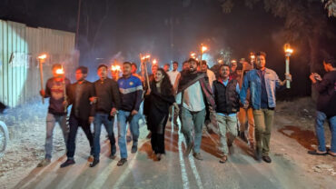 কেন্দ্রীয় সমন্বয়কদের ওপর হামলার প্রতিবাদে জাবিতে মশাল মিছিল