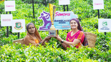 চা শ্রমিক সেজে দুই অধিনায়কের ট্রফি উন্মোচন
