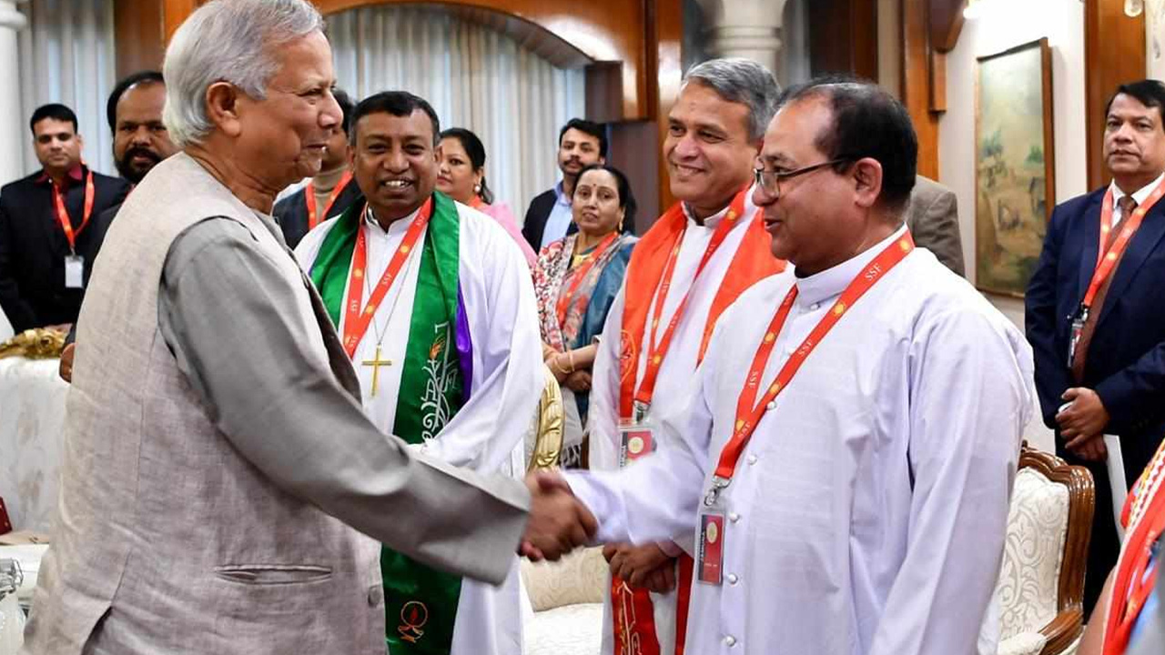 নিজেদের মধ্যে ধর্মের শান্তির বাণী স্থাপন করার আহ্বান প্রধান উপদেষ্টার