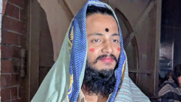 জাবিতে নারী সাজিয়ে বহিরাগত যুবককে হলে নেয়া সেই ছাত্রী বহিষ্কার