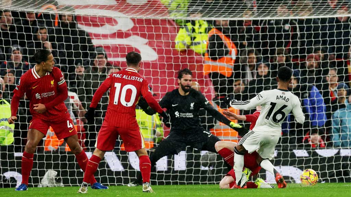 অ্যানফিল্ডের রোমাঞ্চকর লড়াইয়ে পয়েন্ট ভাগাভাগি ম্যানইউ-লিভারপুলের