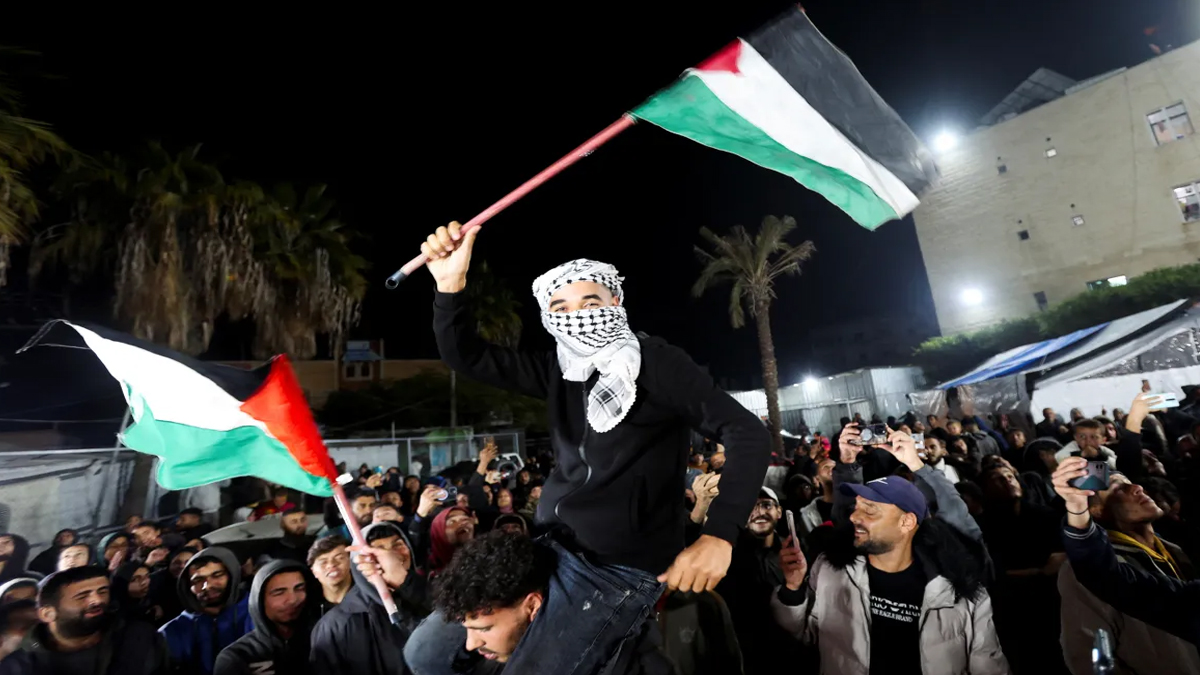 বাঁধভাঙা উল্লাসে মেতেছেন ফিলিস্তিনিরা