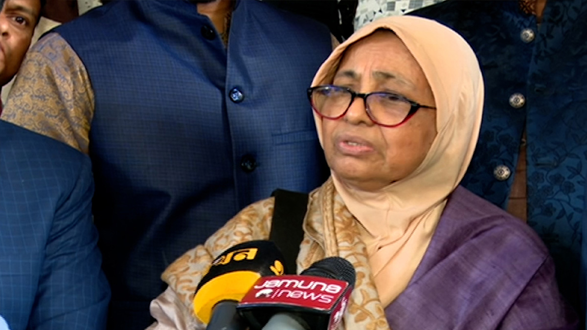 আহতদের মধ্যে ৩০ জনকে দেশের বাইরে পাঠানো হয়েছে: স্বাস্থ্য উপদেষ্টা