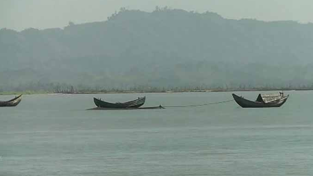 নৌকাসহ ৫ জেলেকে ধরে নিয়ে গেছে আরাকান আর্মি