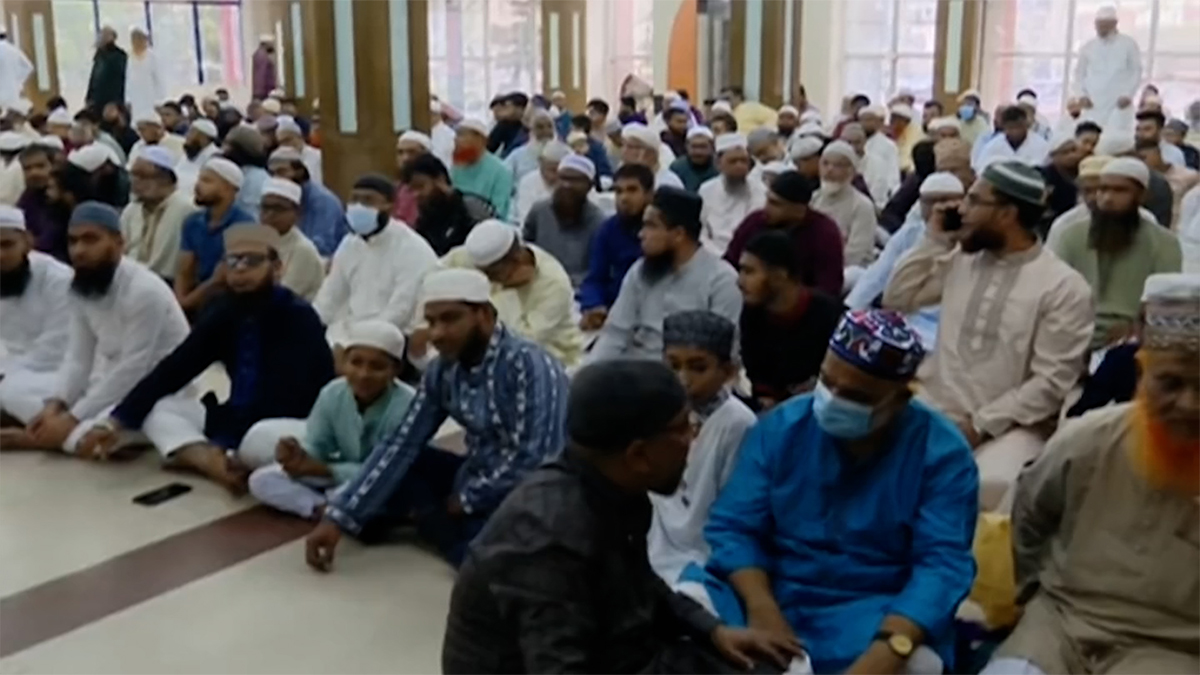সৌদি আরবের সঙ্গে মিল রেখে ঢাকায় কয়েকশত মানুষের ঈদ
