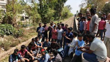 দেড় ঘণ্টা পর রেলপথ অবরোধ প্রত্যাহার রাবি শিক্ষার্থীদের