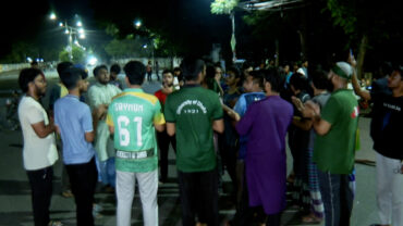 কুয়েটের ভিসি অপসারণের খবরে ঢাবিতে আনন্দ মিছিল
